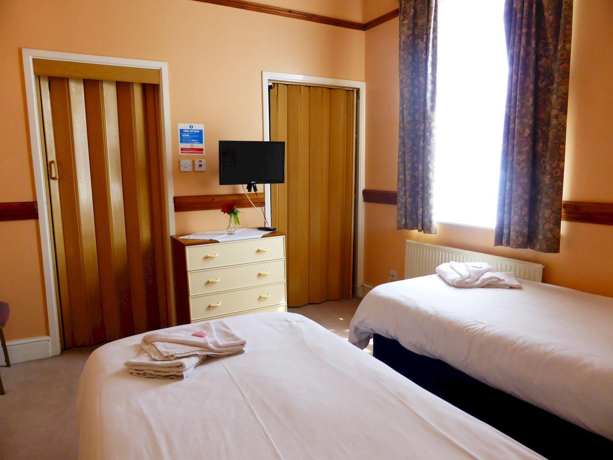 Hotel Dinara Birmingham Exterior photo